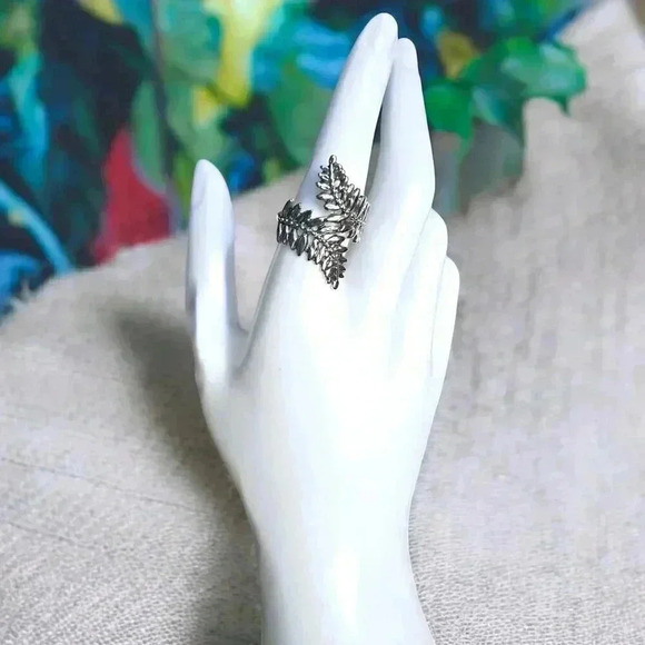 🆕Boho Style Adjustable Olive Leaf Ring 🌿 Antique Silver Finish Fits Sizes 6-9 - Picture 10 of 14